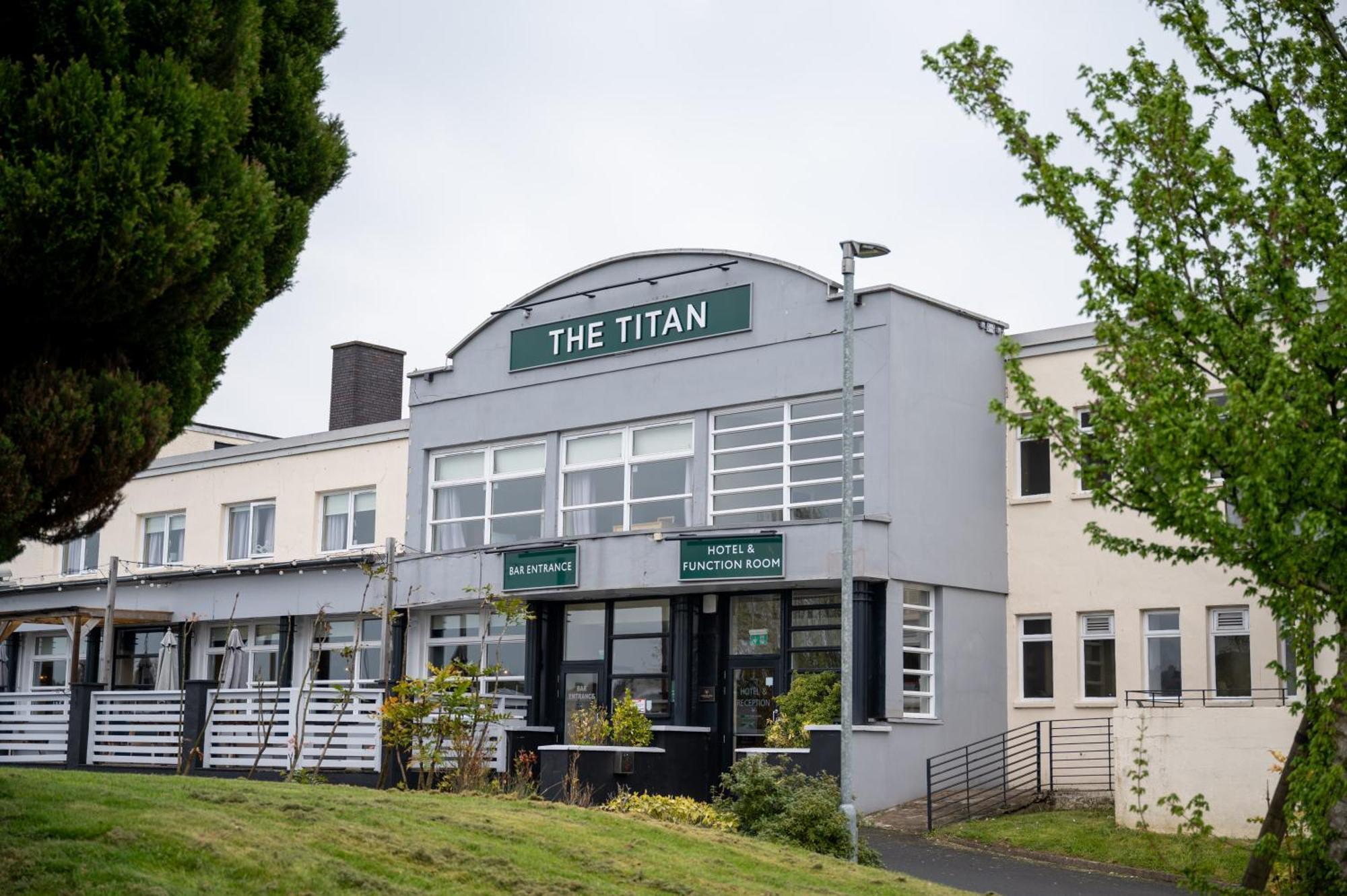 Hotel The Titan Clydebank Exterior foto